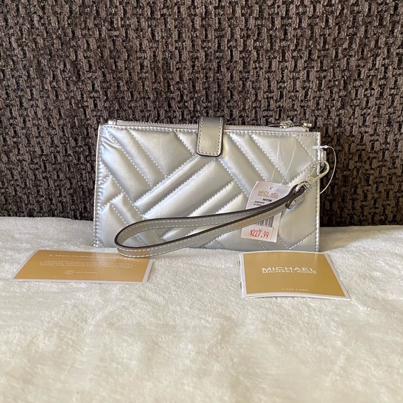 SOLD! NWT Michael Kors Peyton Double Zip Wristlet - Picture 2 of 16